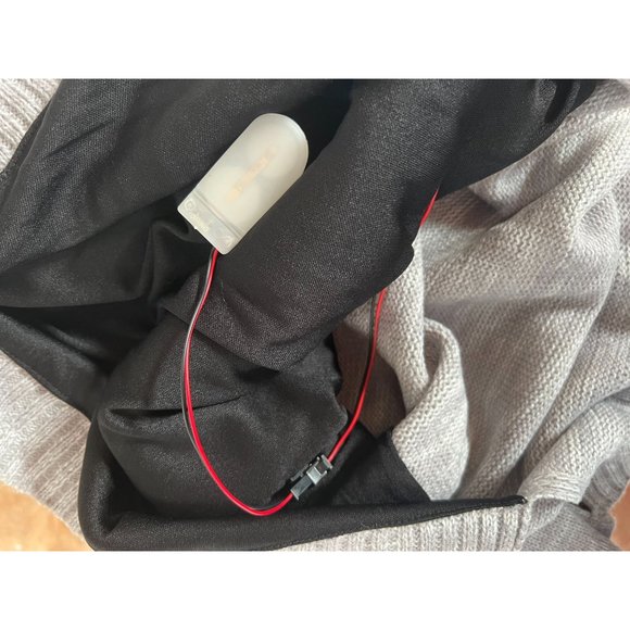 Blizzard Bay Christmas Sweater Blinking Skating Penguin XL Grey Holiday Acrylic - Picture 8 of 16